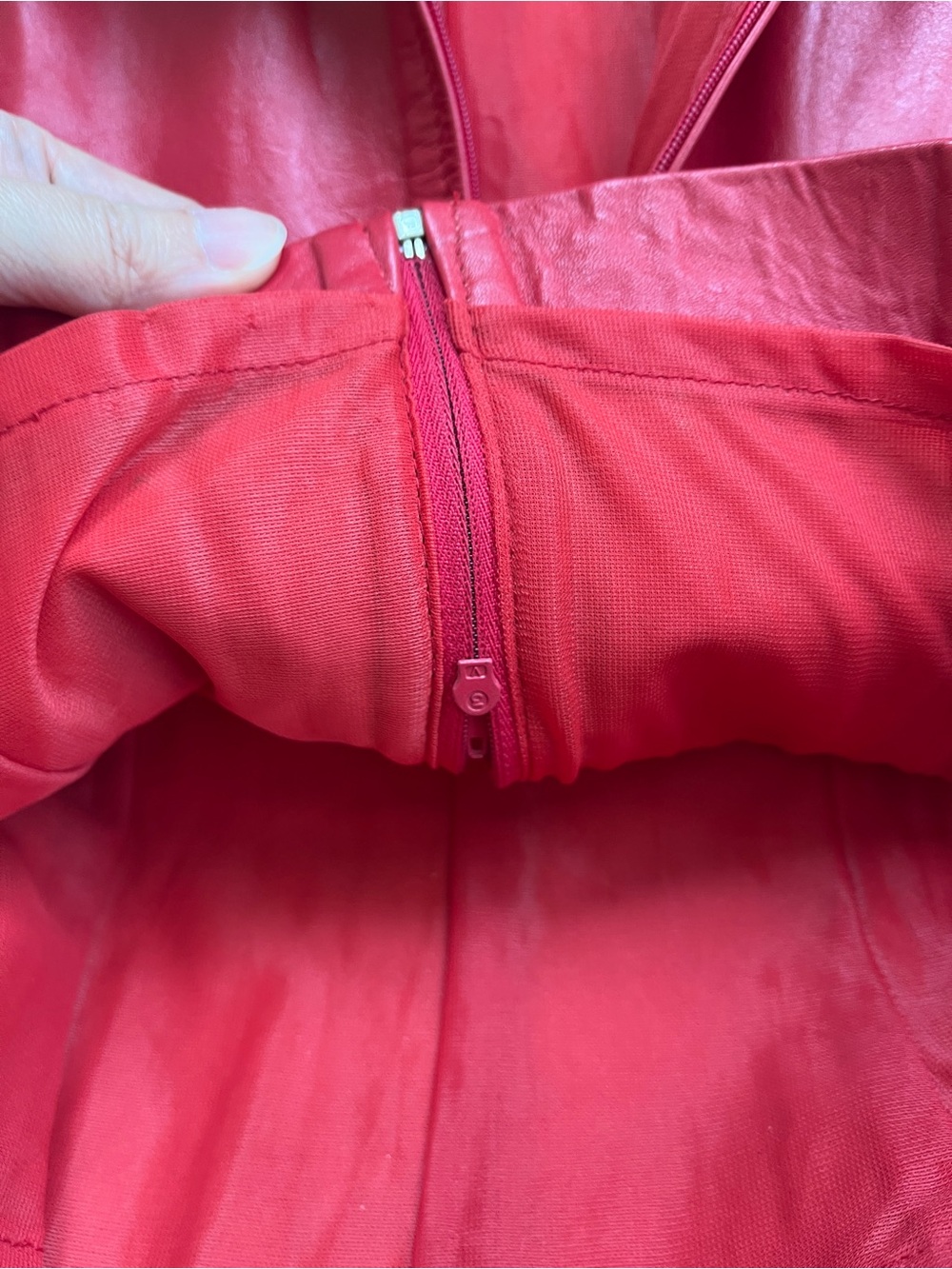 Y2K Genuine Red Leather Sleeveless Top. Back Zip. Fully lined. - Picture 6 of 16